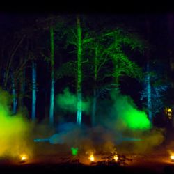 Feuershow Buehne mit Nebel und Scheinwerfern