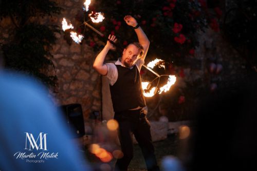 Hochzeitsfeuershow mit brennender Stab Jonglage