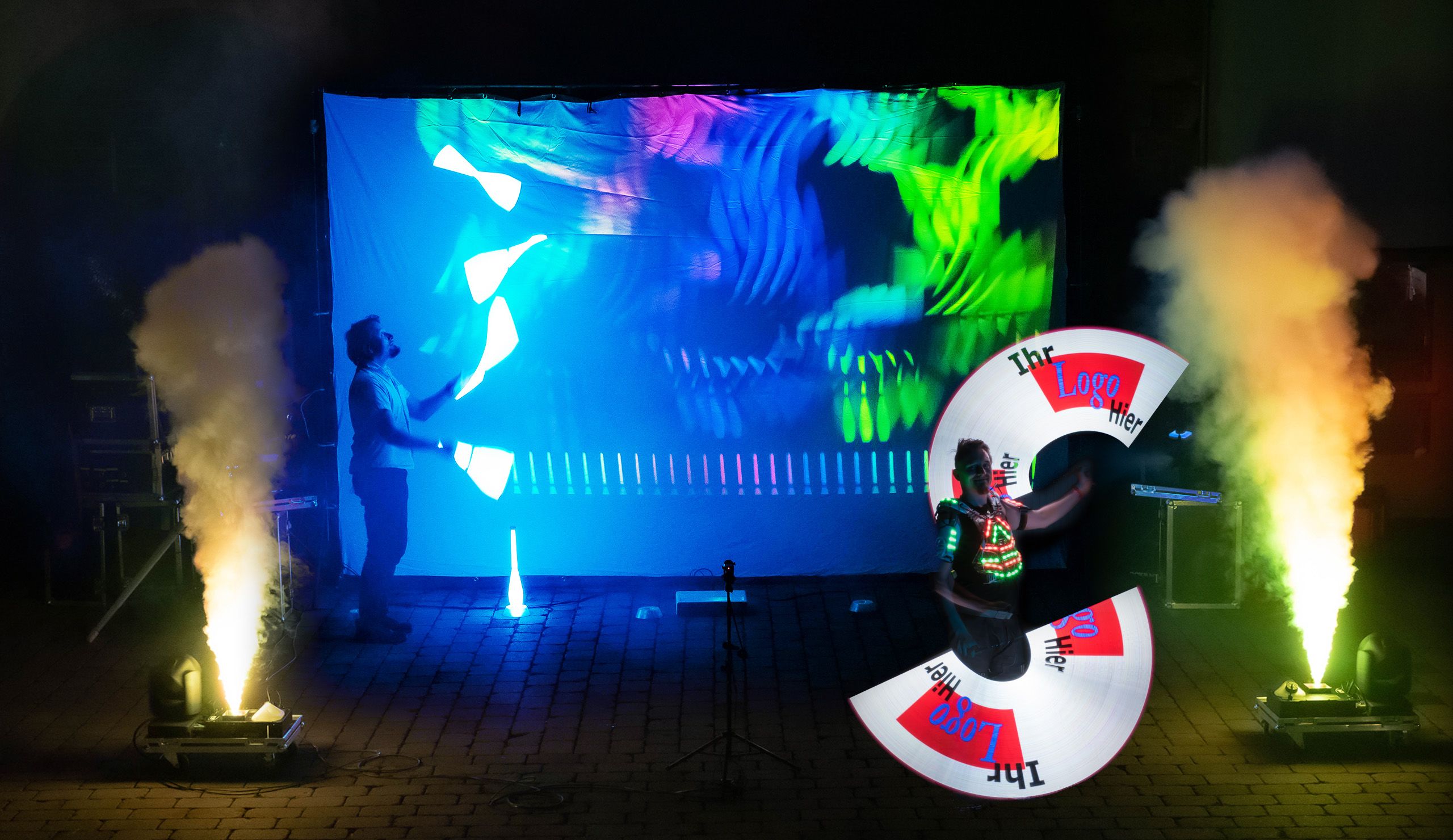 LED-Show Collage mit Pixel Poi und Video Projektionen