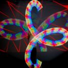 LED Show und der Jongleur steht vor einem Lightpainting Bild
