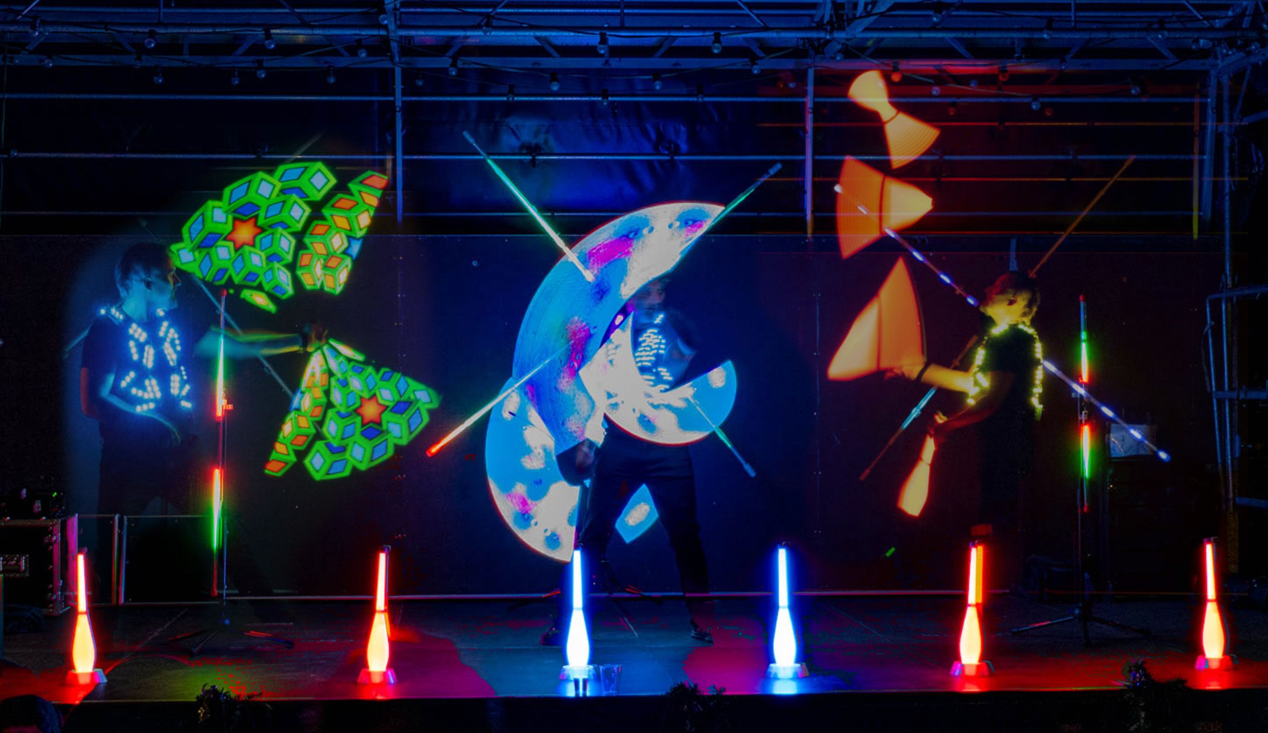 LED-Show Collage mit Keulen Jonglage und Pixel Staff
